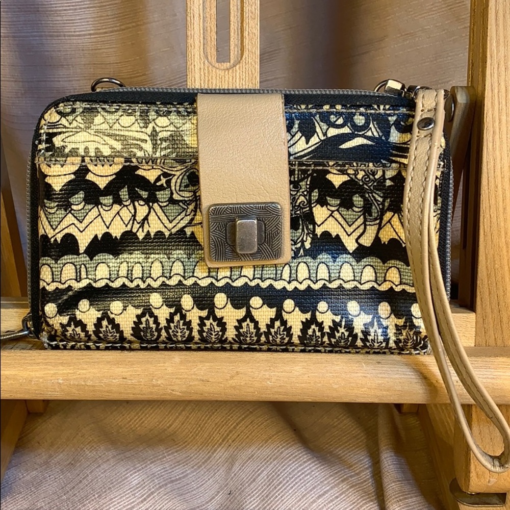 Sakroots wristlet wallet preloved lots of room